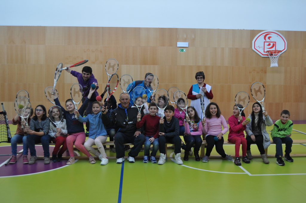 O CLAC ensina Ténis às Escolas do 1º Ciclo do Entroncamento